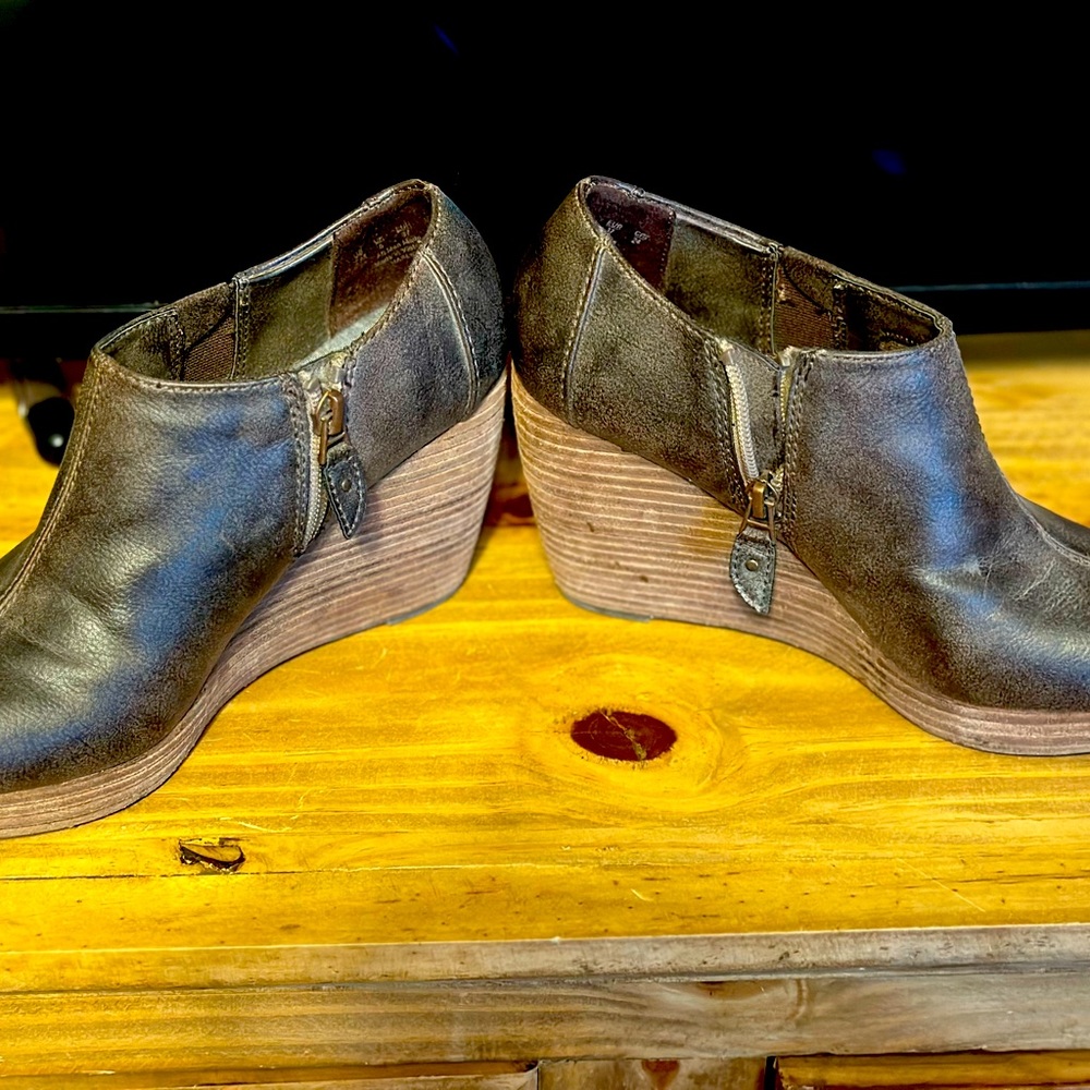 Wedge shoes